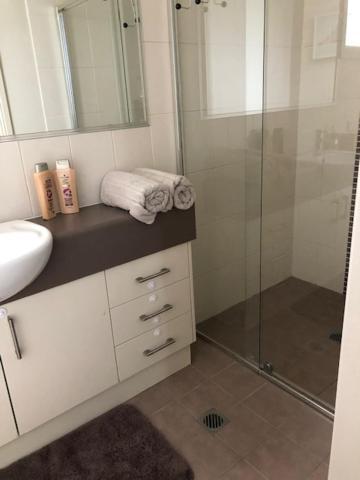 Central Executive 3Br Townhouse 50M To Dean Street Albury Bagian luar foto